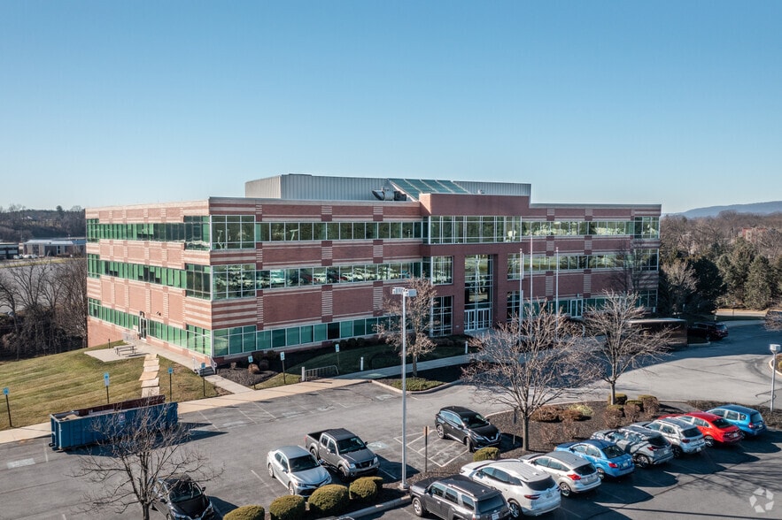 2550 Interstate Dr, Harrisburg, PA à louer - Photo du bâtiment - Image 3 de 10