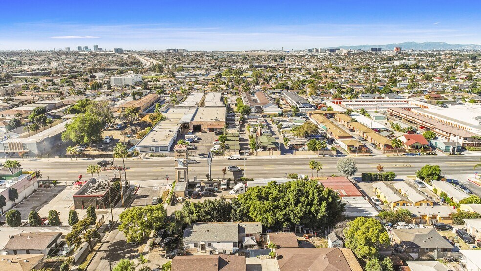 10929 S Prairie Ave, Inglewood, CA à louer - Photo du bâtiment - Image 2 de 2