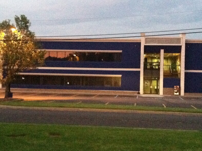 1 S Corporate Dr, Riverdale, NJ for lease - Building Photo - Image 2 of 8