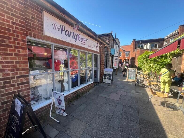 3 The Dells, Bishop's Stortford à louer - Photo du bâtiment - Image 3 de 4