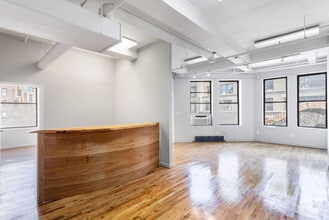 226 W 37th St, New York, NY à louer Photo intérieure- Image 2 de 3