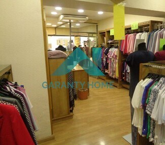 Plus de détails pour Multi-résidentiel à vendre