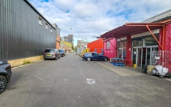 253-254 Water Rd, Wembley for lease Building Photo- Image 2 of 8