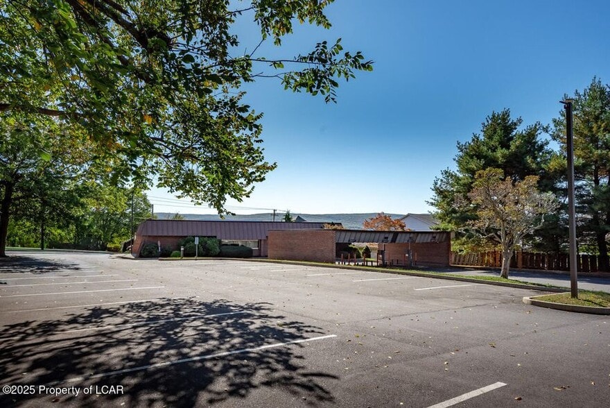 14 N Main St, Plains, PA à louer - Photo du bâtiment - Image 3 de 22