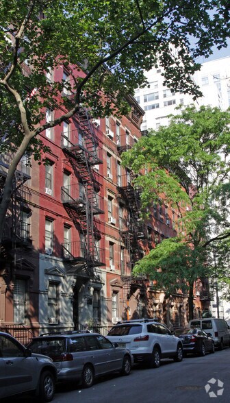 518 E 83rd St, New York, NY à vendre - Photo du bâtiment - Image 3 de 16