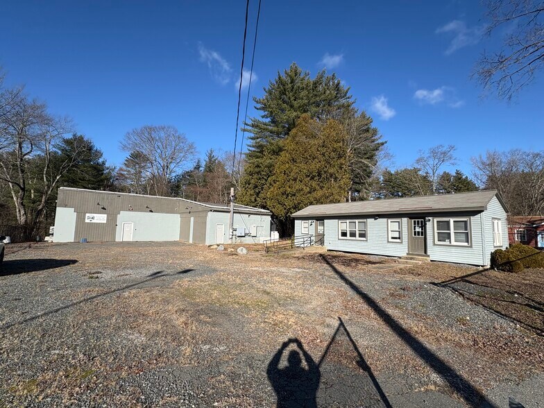 201 Daniel Shays Hwy, Athol, MA à vendre - Photo du bâtiment - Image 2 de 31