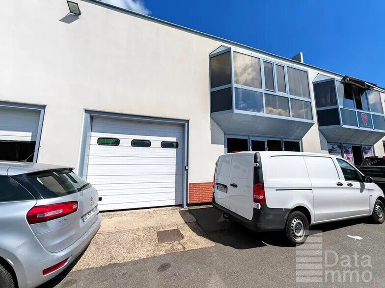 300 Rue Marcel Paul, Champigny-sur-Marne à louer - Photo du bâtiment - Image 2 de 9