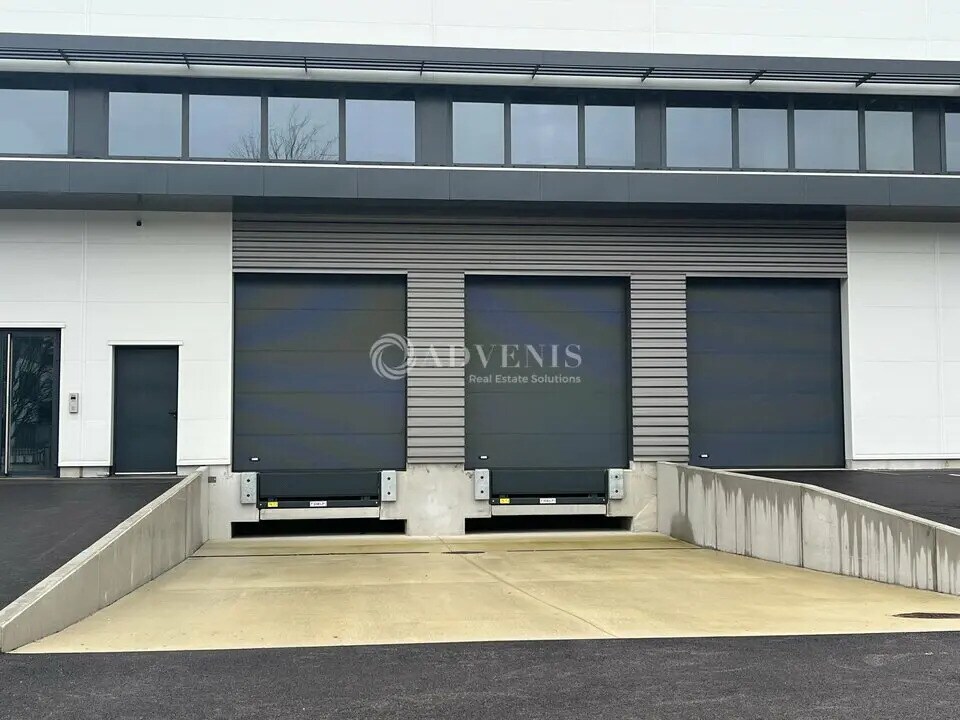 Industrial in Le Blanc-Mesnil for lease Building Photo- Image 1 of 11