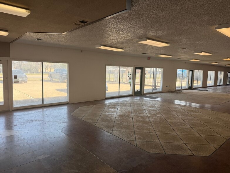 3644 W Pioneer Pky, Pantego, TX à vendre - Photo du bâtiment - Image 2 de 4