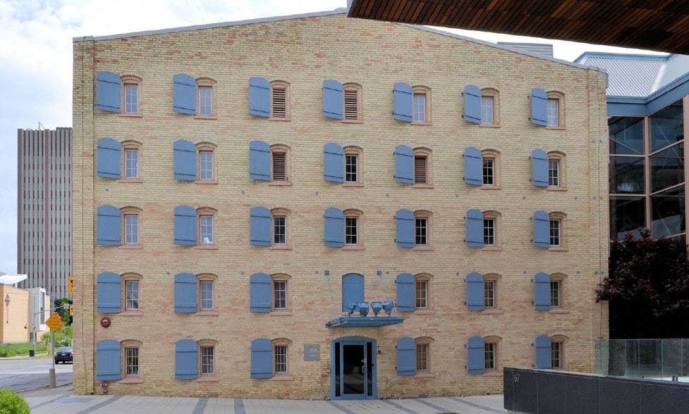 57 Erb St W, Waterloo, ON à vendre - Photo principale - Image 1 de 1