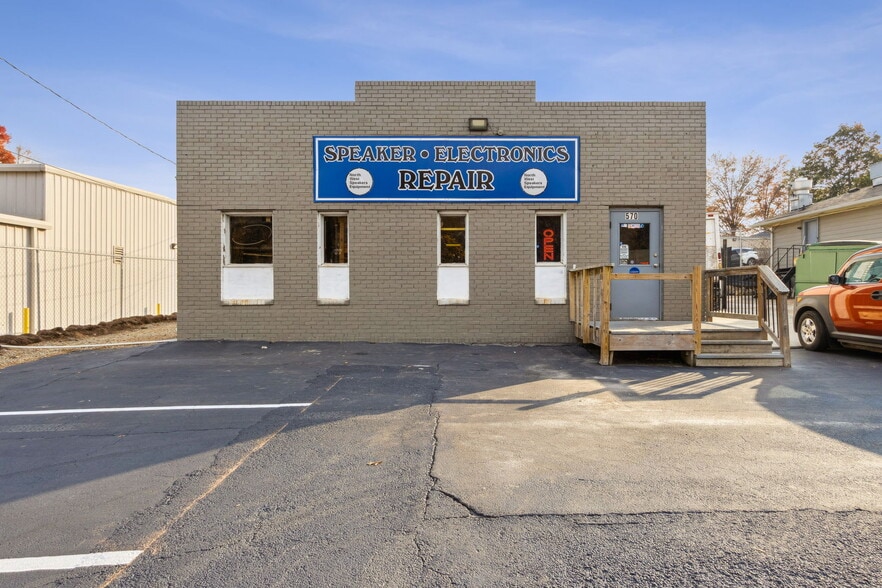 570 SE Windy Hill Rd, Smyrna, GA for sale - Building Photo - Image 2 of 12