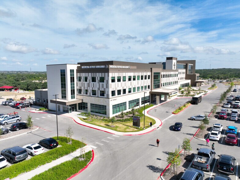 3011 W Loop 1604 N, San Antonio, TX à louer - Photo du bâtiment - Image 2 de 24