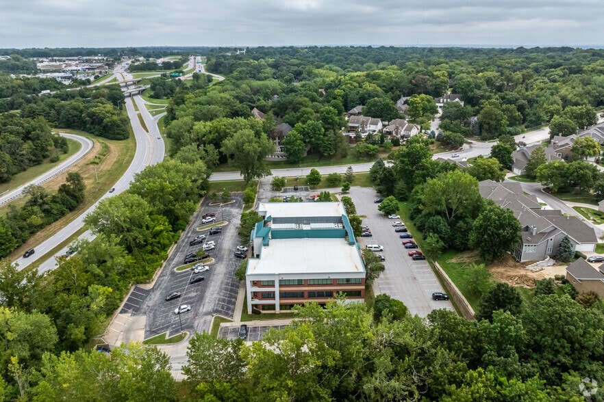 4770 N Belleview Ave, Kansas City, MO for lease - Aerial - Image 3 of 19