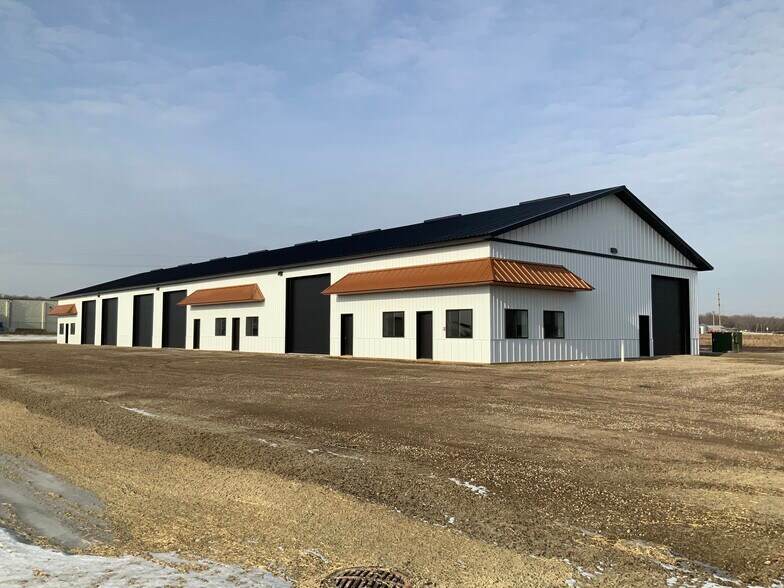 823 21st Ave NE, Saint Joseph, MN à louer - Photo du bâtiment - Image 2 de 17