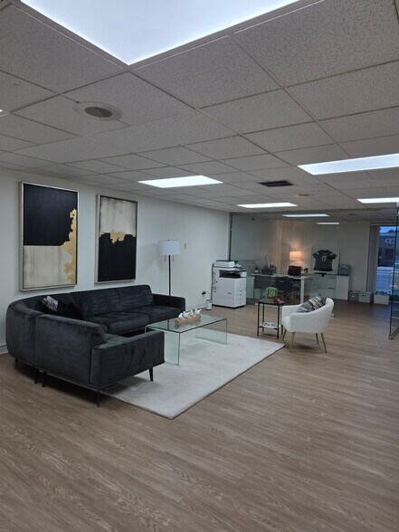 8301 Florence Ave, Downey, CA à louer - Photo du bâtiment - Image 2 de 15