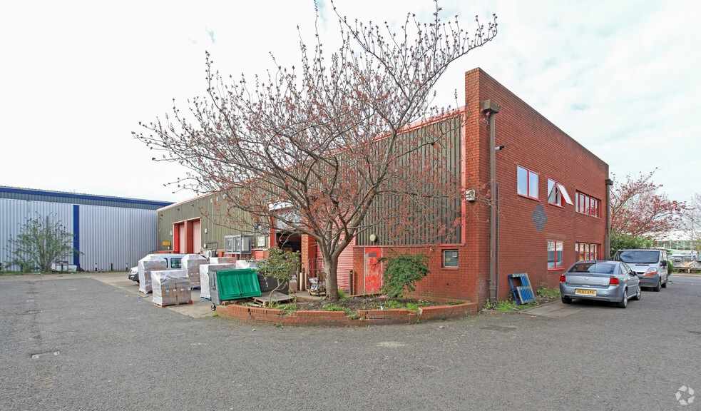 55-57 Park Royal Rd, London for lease - Building Photo - Image 3 of 7