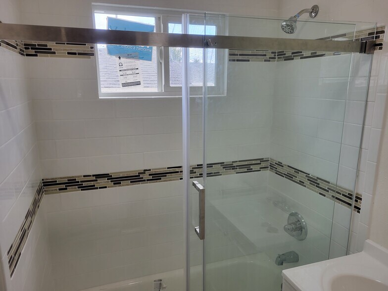 308 S Almansor St, Alhambra, CA à vendre - Photo intérieure - Image 3 de 4