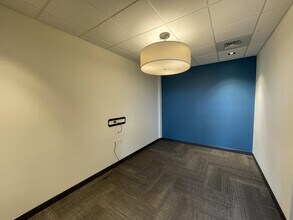 423-491 W Dussel Dr, Maumee, OH à louer Photo intérieure- Image 2 de 3