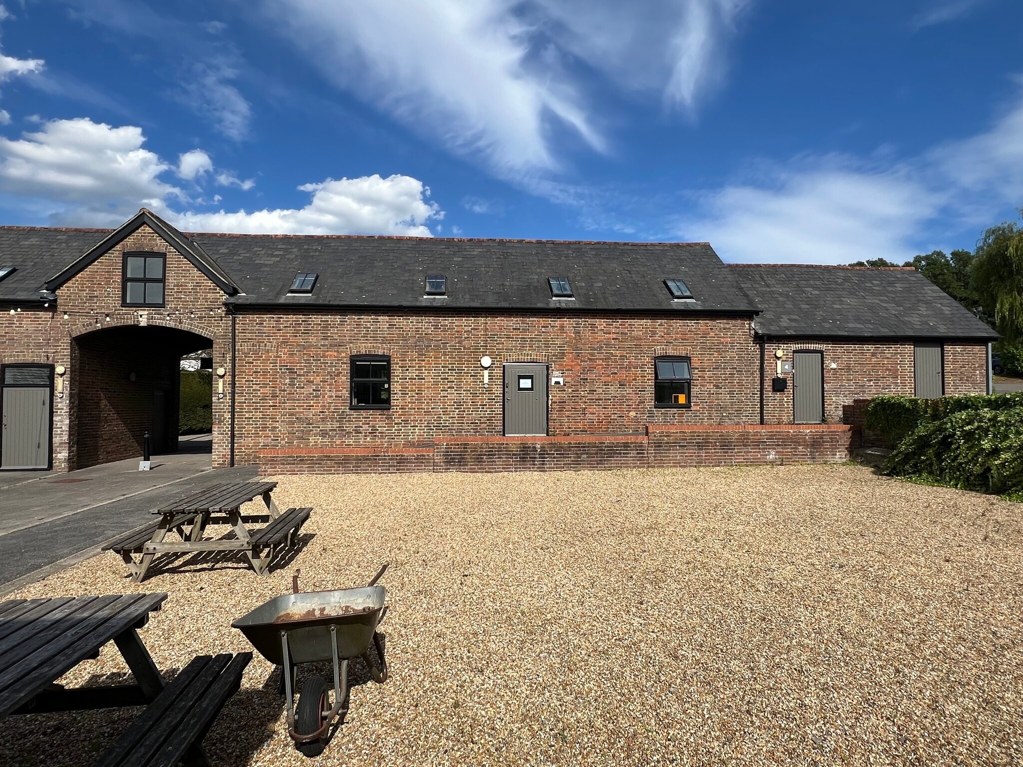 Holmsted Hl, Cuckfield for lease Building Photo- Image 1 of 10