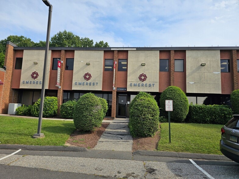92 Brookside Rd, Waterbury, CT for lease - Building Photo - Image 1 of 26