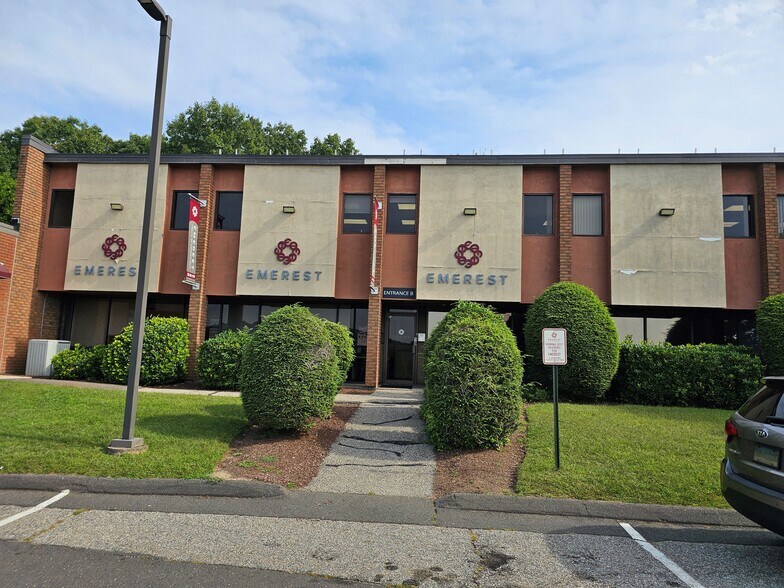 92 Brookside Rd, Waterbury, CT à louer - Photo du bâtiment - Image 2 de 26