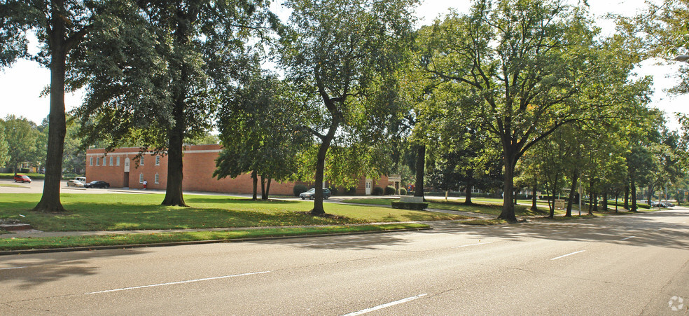 200 E Parkway N, Memphis, TN for lease - Building Photo - Image 3 of 4