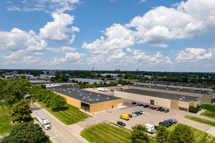 1301-1307 Rankin Dr, Troy, MI à louer - Aérien - Image 2 de 5