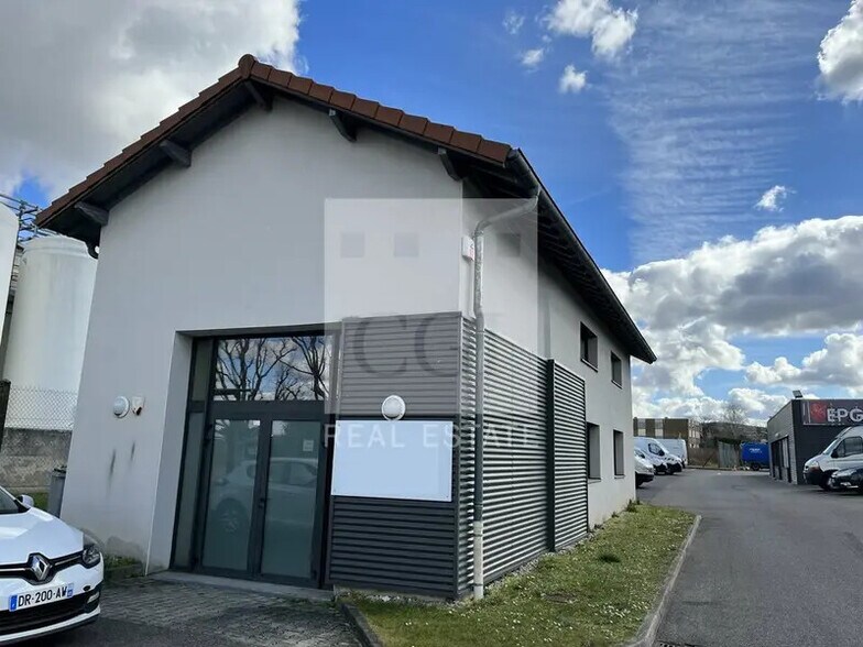 378 Avenue De L'Industrie, Rillieux-la-Pape à louer - Photo du bâtiment - Image 2 de 8