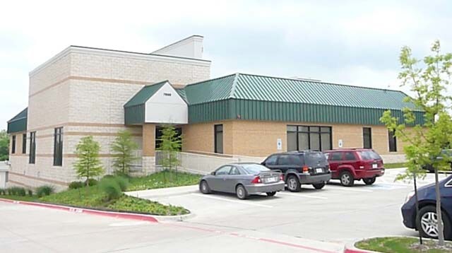 7989 W Virginia Dr, Dallas, TX à vendre - Photo du bâtiment - Image 2 de 5