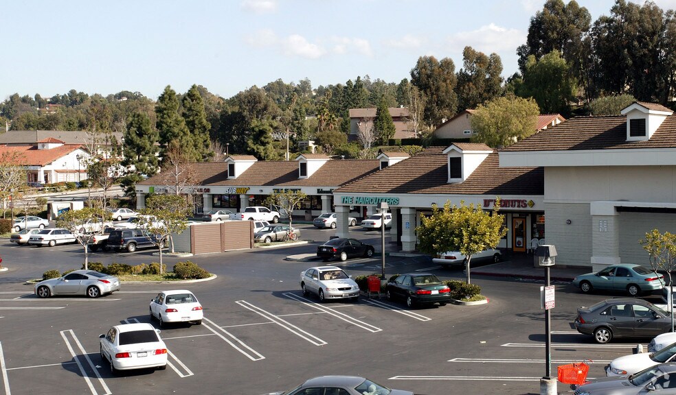 6302-6396 E Santa Ana Canyon Rd, Anaheim Hills, CA à louer - Photo du bâtiment - Image 2 de 10