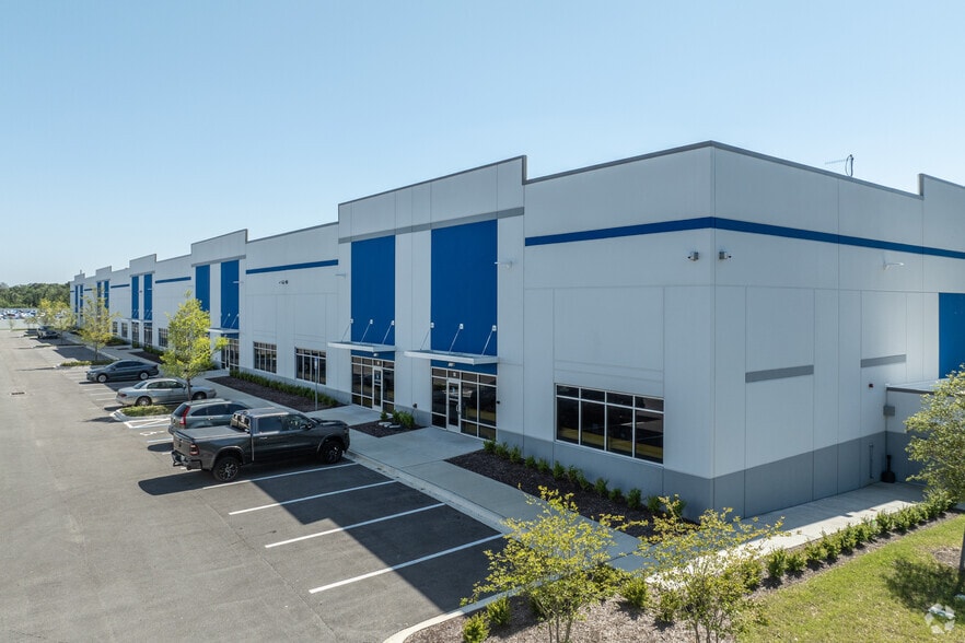 440 Dundas Dr, Jacksonville, FL for lease - Building Photo - Image 2 of 24