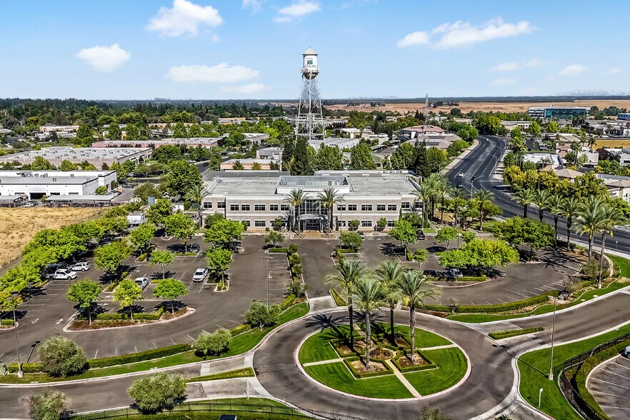 625 W Alluvial Ave, Fresno, CA à louer - Photo du bâtiment - Image 1 de 11