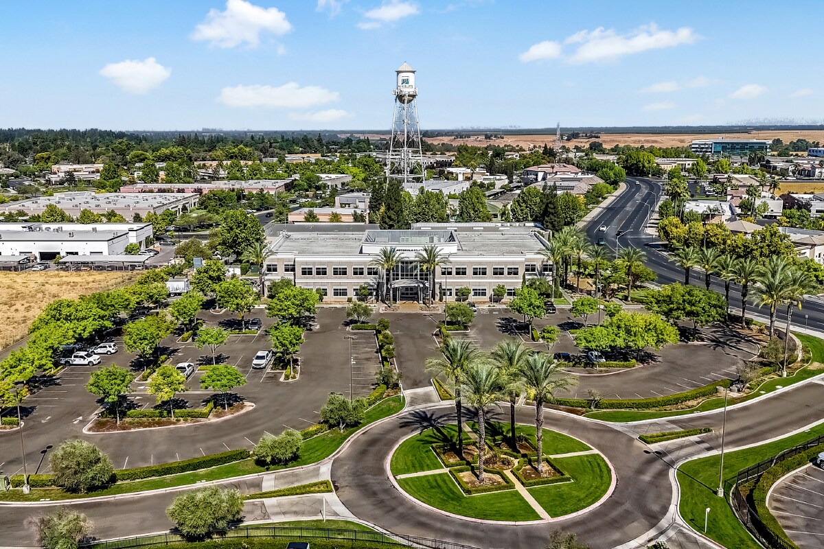 625 W Alluvial Ave, Fresno, CA for lease Building Photo- Image 1 of 12