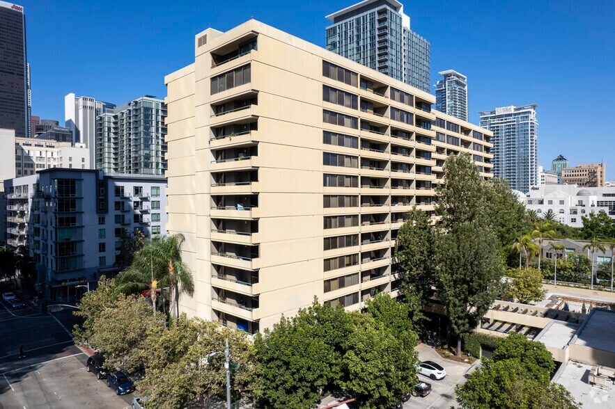 600-638 W 9th St, Los Angeles, CA à louer - Photo du bâtiment - Image 2 de 4