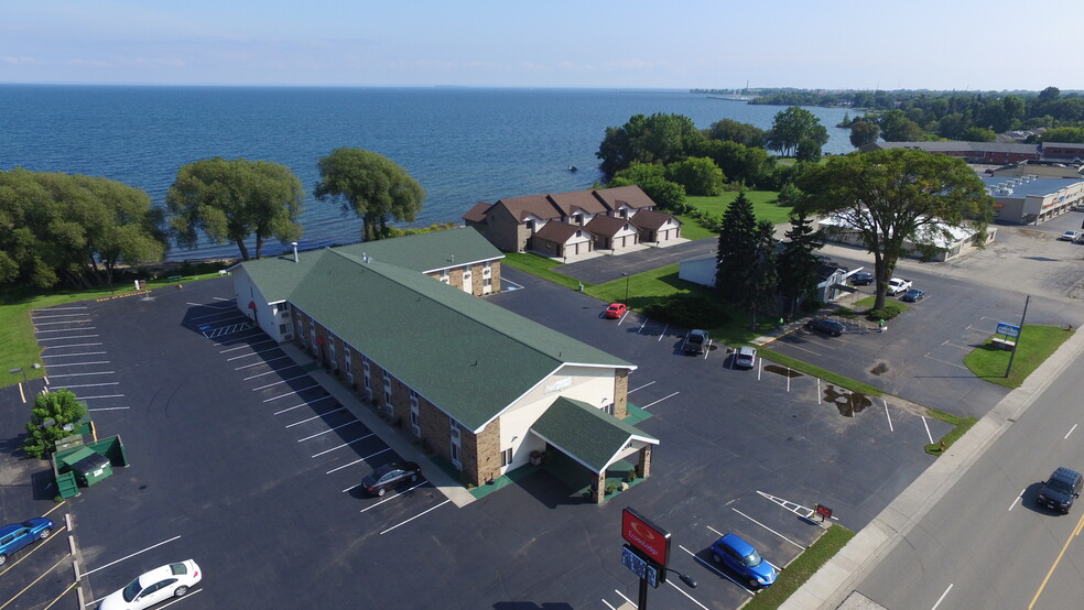 2516 Tenth St, Menominee, MI for sale - Building Photo - Image 1 of 1