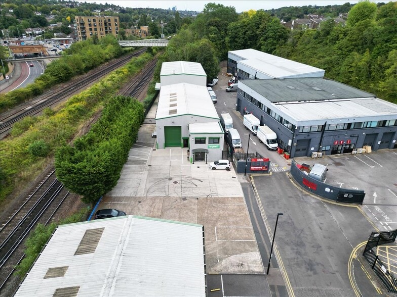 Redlands, Coulsdon à vendre - Photo du bâtiment - Image 3 de 28