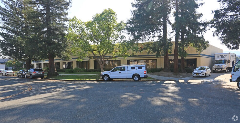 7087 Commerce Cir, Pleasanton, CA for lease - Building Photo - Image 2 of 4