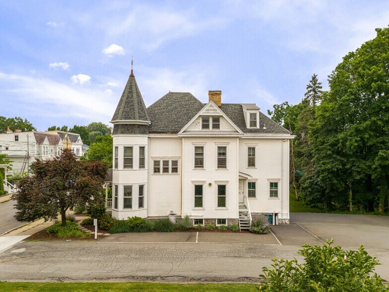 437 E Allen St, Hudson, NY à vendre - Photo du bâtiment - Image 3 de 51