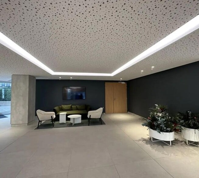 85-93 Rue Des Trois Fontanot, Nanterre for lease - Lobby - Image 2 of 5