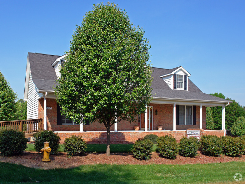 3812 Littlebrook Dr, Clemmons, NC for sale - Primary Photo - Image 1 of 1