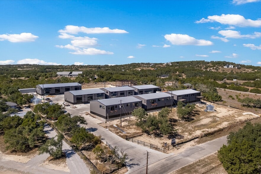 451 Farrell Rd, Dripping Springs, TX for lease - Building Photo - Image 2 of 31