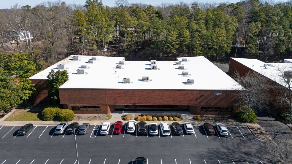 2779 Peterson Pl, Norcross, GA à louer - Photo du bâtiment - Image 2 de 5