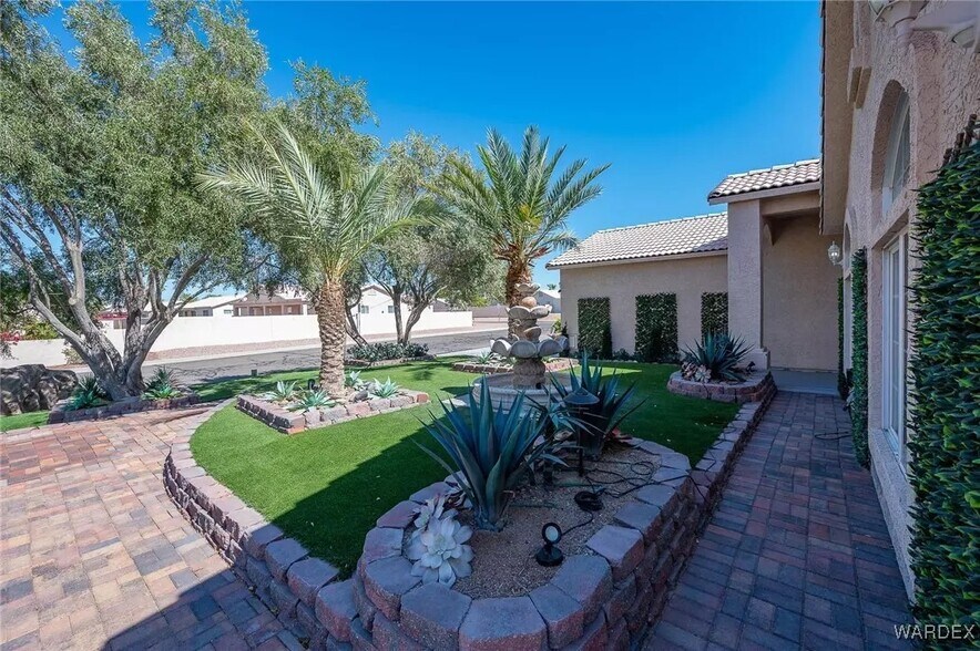 1974 E Clear Lake Dr, Fort Mohave, AZ à vendre - Photo du bâtiment - Image 2 de 52