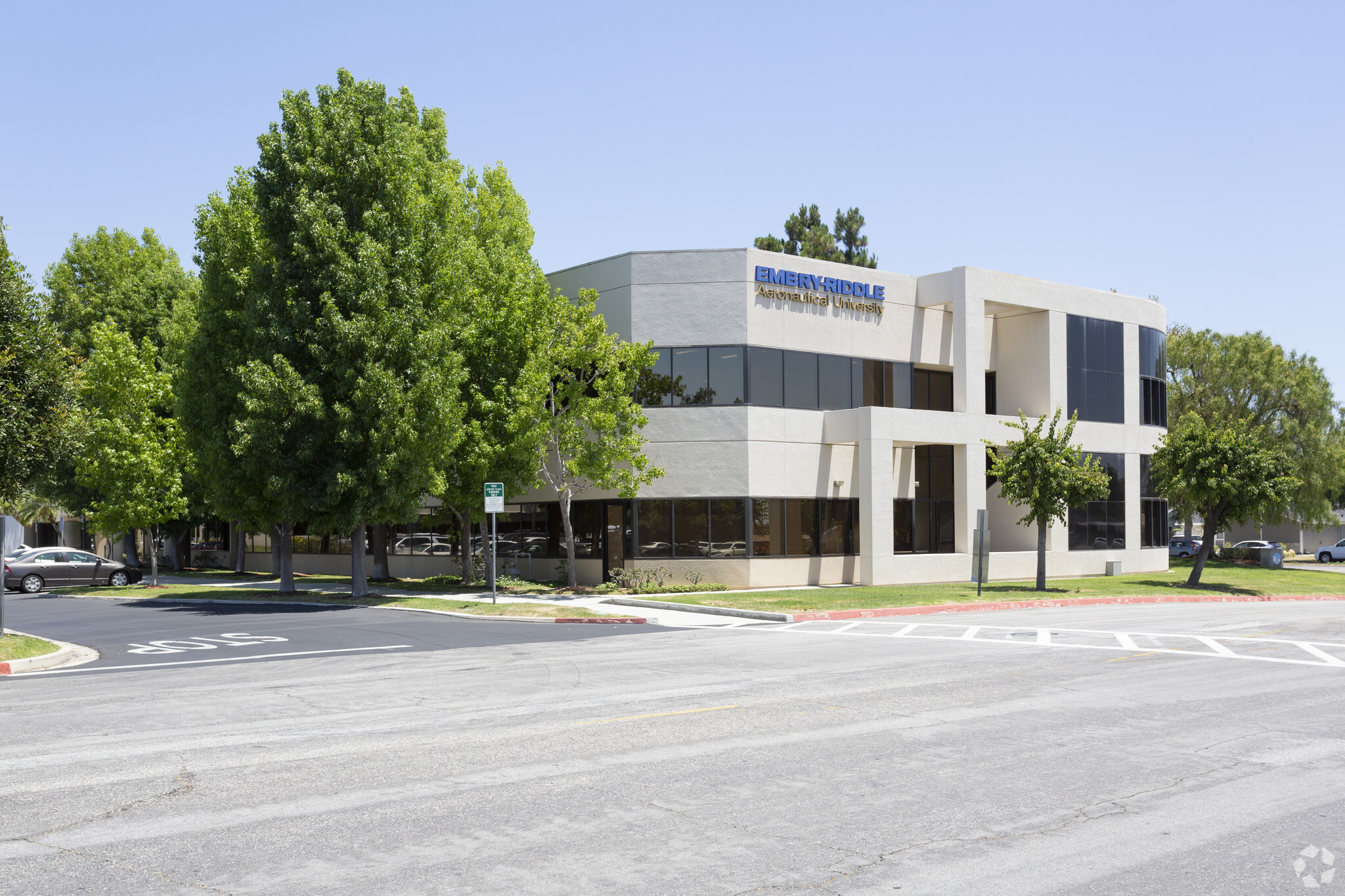 5001 Airport Plaza Dr, Long Beach, CA à vendre Photo du bâtiment- Image 1 de 1