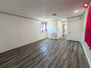11685 Magnolia Blvd, North Hollywood, CA for lease Interior Photo- Image 2 of 3