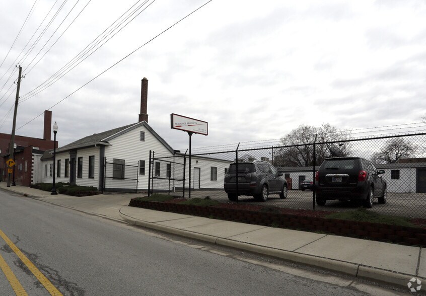 123 N Pine St, Indianapolis, IN à louer - Photo du bâtiment - Image 2 de 4