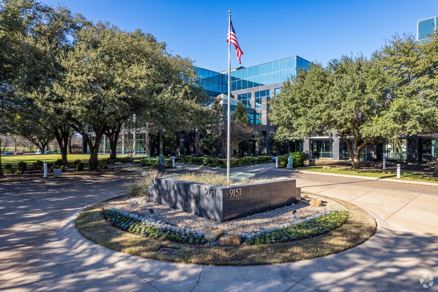 9151 Grapevine Hwy, North Richland Hills, TX à louer - Photo du bâtiment - Image 2 de 5