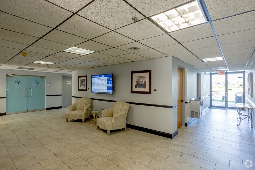 6415 Lake Worth Rd, Greenacres, FL à louer - Hall d’entrée - Image 3 de 7