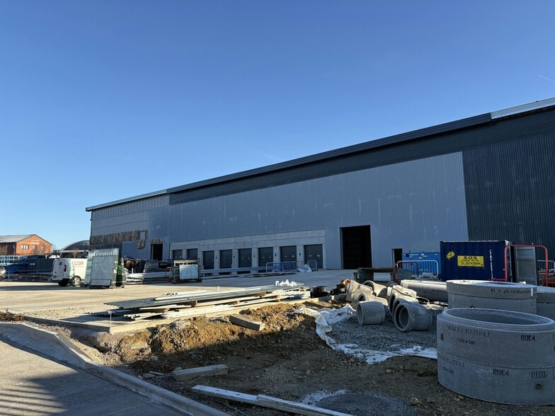 100 Latham Rd, Swindon for lease - Building Photo - Image 3 of 6