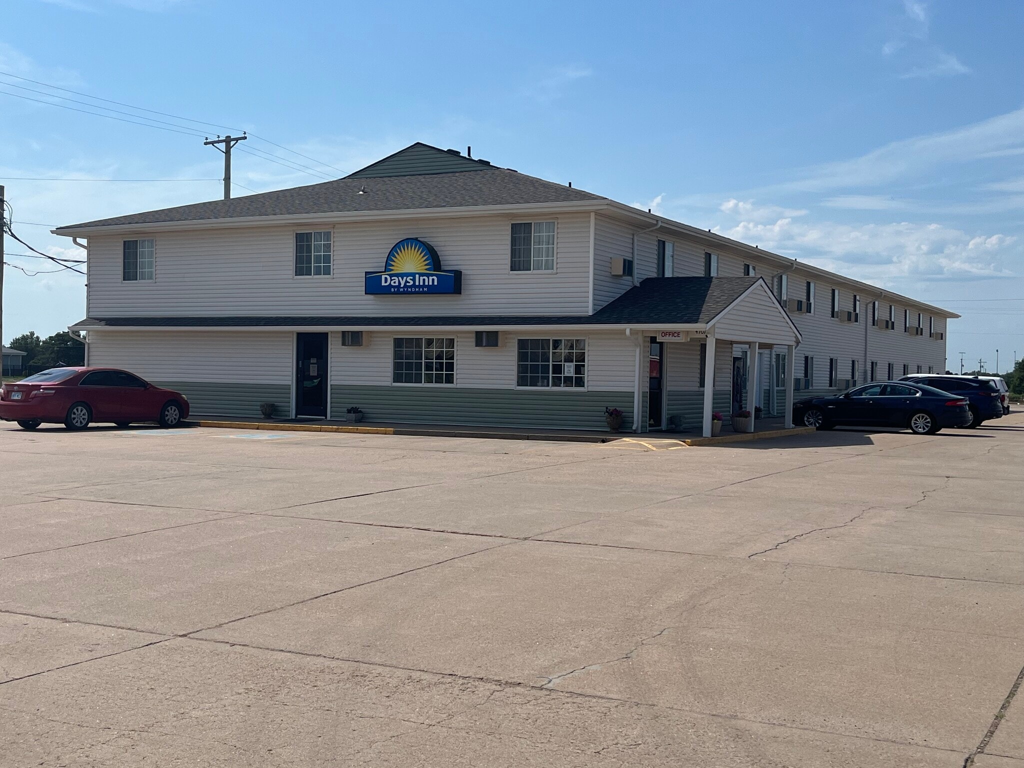 4701 10th St, Great Bend, KS for sale Primary Photo- Image 1 of 17
